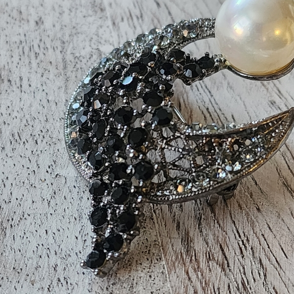 Gunmetal Crescent Moon Pin Brooch with Faux Pearl New - Picture 4 of 5